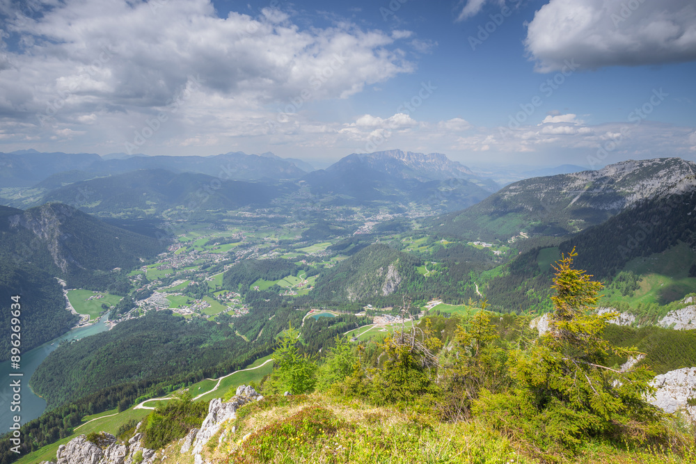 Obraz premium Mountain valley with tracks near Jenner mount in Berchtesgaden National Park