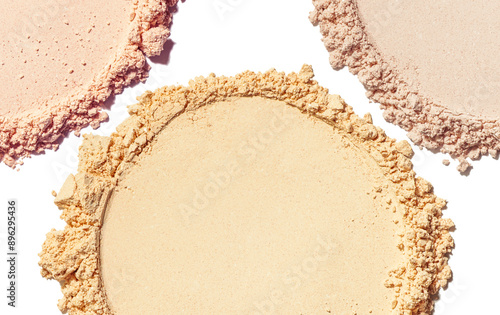 Quadro em tela Cosmetic loose powder assortment set 3 light colors beige, brown, on white backg