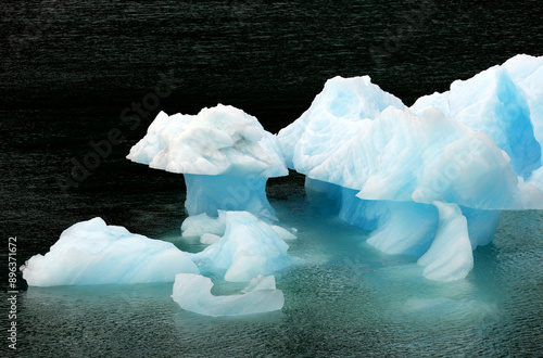 Iceburg shaped like mushrooms