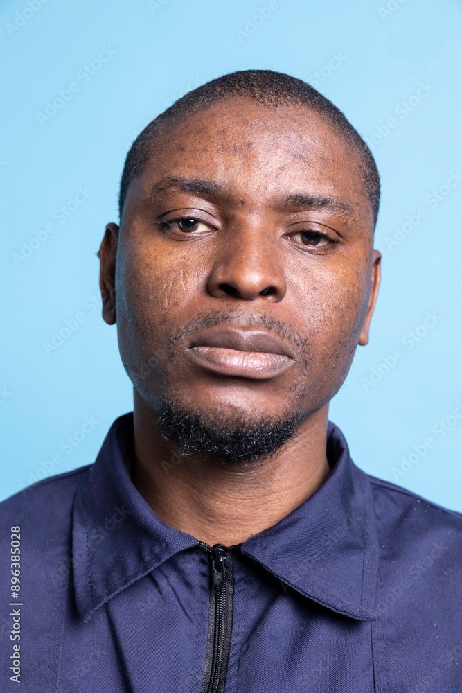 Obraz premium Portrait of cheerful confident security guard feels proud of his duties, working on ensuring safety and protection on premises. African american guard in uniform smiling on camera. Close up.