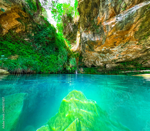 Preciosa cascada del río carbo en Villahermosa del río