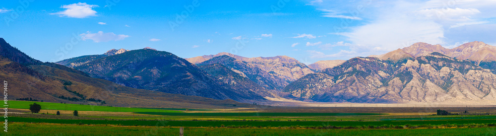 Fototapeta premium Idaho Hwy I-93 Summer Road Travel Landscape along the Peaks to Craters Scenic Byway U.S. Route 93: The Beauty of the Lost River Mountains and Valley
