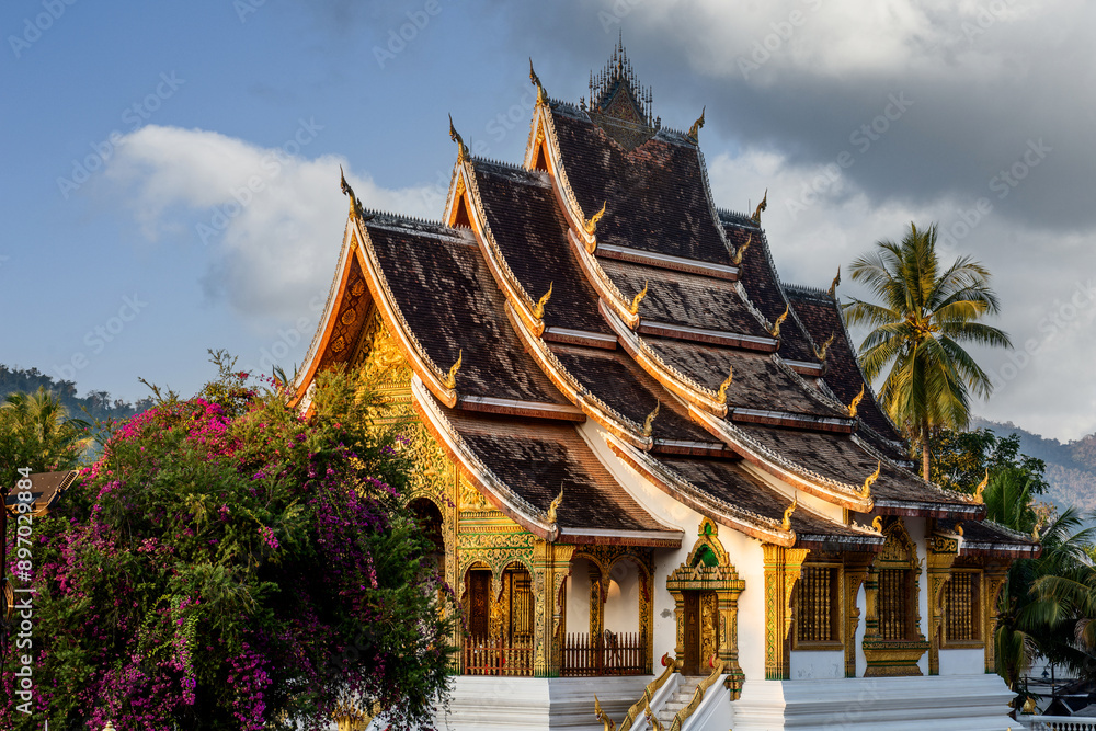 Fototapeta premium Wat Ho Pha Bang temple in Luang Prabang