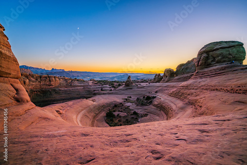 Obraz na płótnie Delicate Arch - The most famous landmark of the Arches National Park in Utah after sunset in blue hour twilight. w salonie