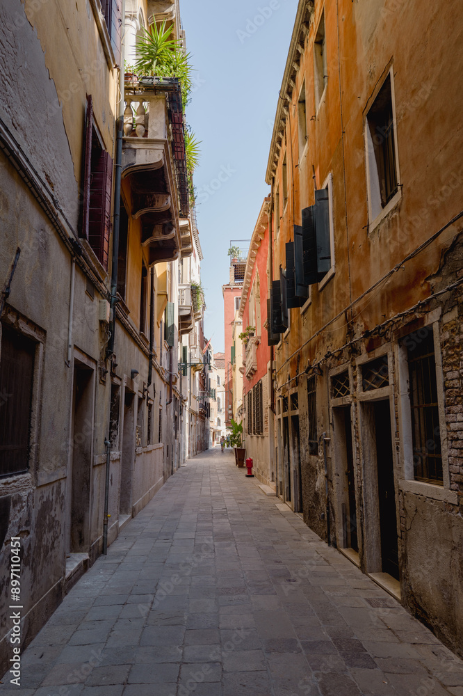 Fototapeta premium magnifique vue d'une ruelle de la ville de Venise en Italie