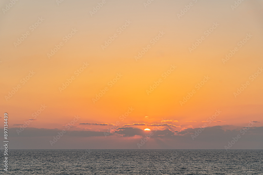 Fototapeta premium beautiful seascape blazing sunset golden hour