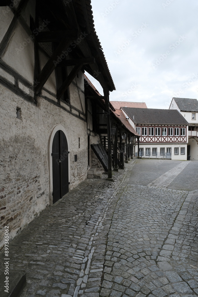 Kirchengaden in Gochsheim, Landkreis Schweinfurt, Unterfranken, Bayern, Deutschland. Kirchengaden in Gochsheim, Landkreis Schweinfurt, Unterfranken, Bayern, Deutschland.