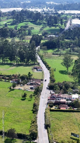 Video aéreo realizado con drone en zona rural del municipio de La Ceja, Antioquia, Colombia. Puede verse la carretera que comunica a este municipio con la ciudad de Rionegro. 
 photo