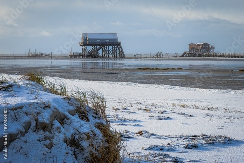 Obraz na płótnie winter day on the beach of the North Sea w salonie