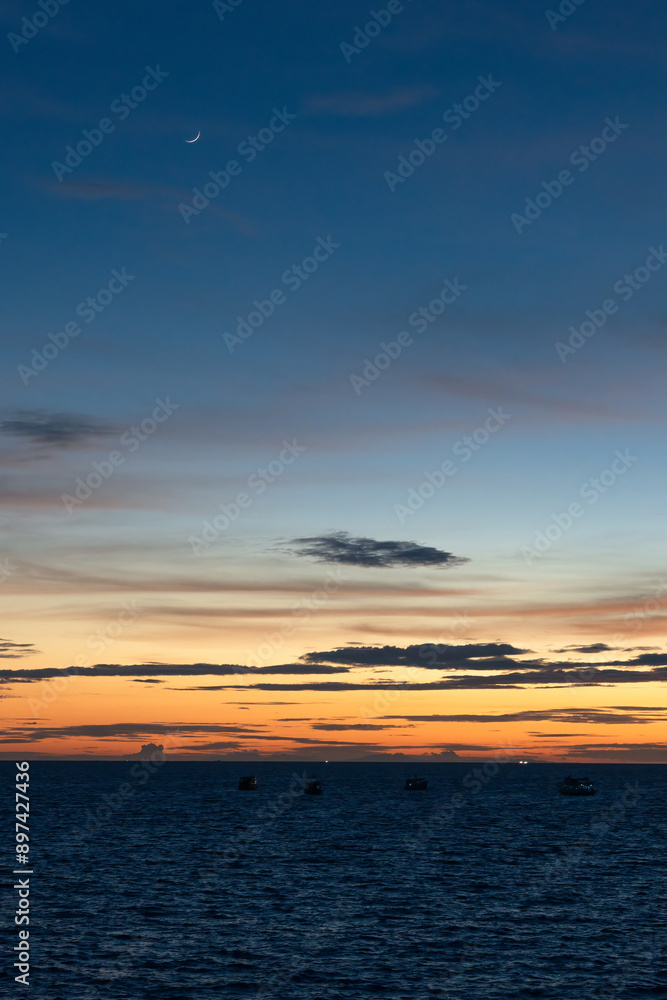 Naklejka premium sunset over the sea