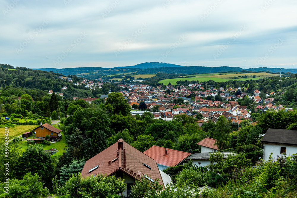 Fototapeta premium Ein kleiner Spaziergang am Rande des Thüringer Waldes zur Hallenburg vom Skigebiet Knüllfeld - Steinbach-Hallenberg - Thüringen - Deutschland