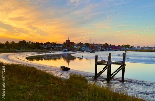 Obraz na płótnie A scenic sunset view of the historic town of Maldon on the River Blackwater in Essex, UK