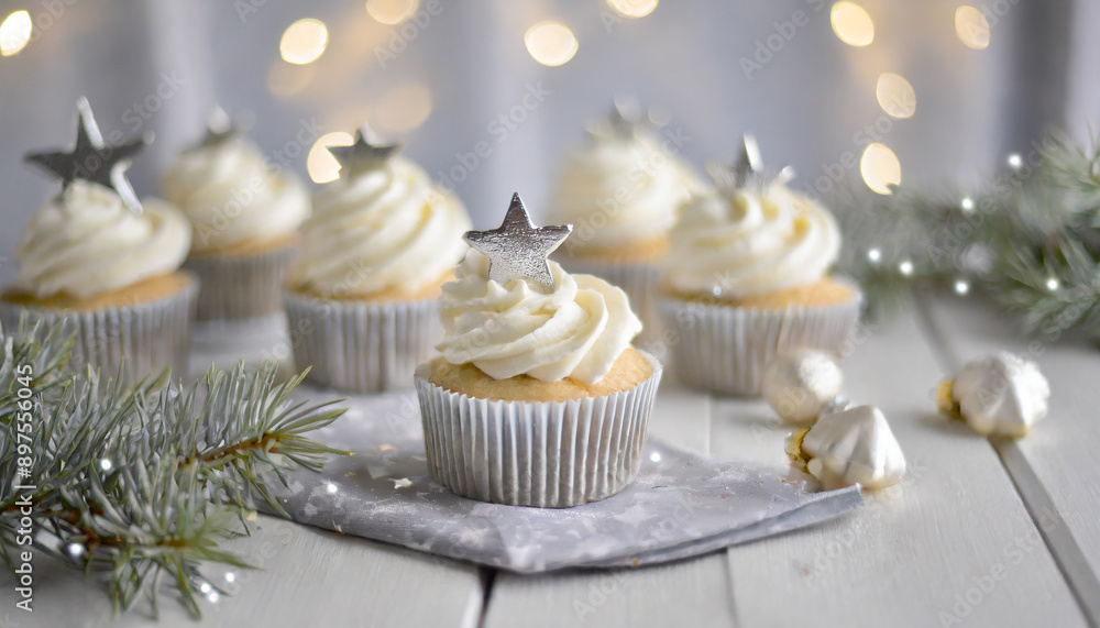 CUPCAKE NATALINO: CUPCAKE DECORADO EM UM CONCEITO DE NATAL NEVADO CUPCAKE NATALINO: CUPCAKE DECORADO EM UM CONCEITO DE NATAL NEVADO
