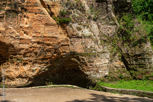 Tablou pe pânză a beautiful described cave in a macaw park in a sunny day