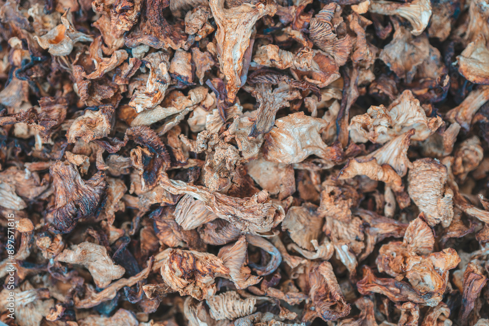 lots of dried sliced mushrooms
lots of dried sliced mushrooms