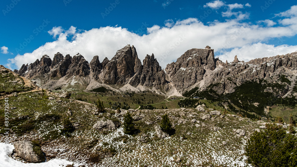 Fototapeta premium Cir Group Majesty: Scenic Landscape from the Sella Group Hiking Trail