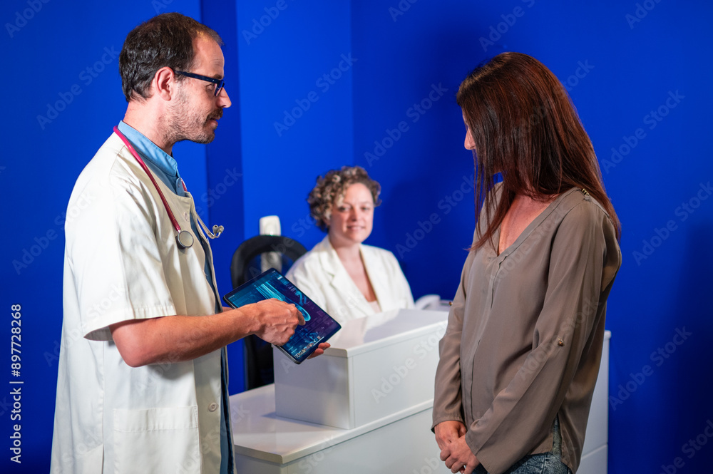 Obraz premium Podiatrist and assistant welcoming patient at reception