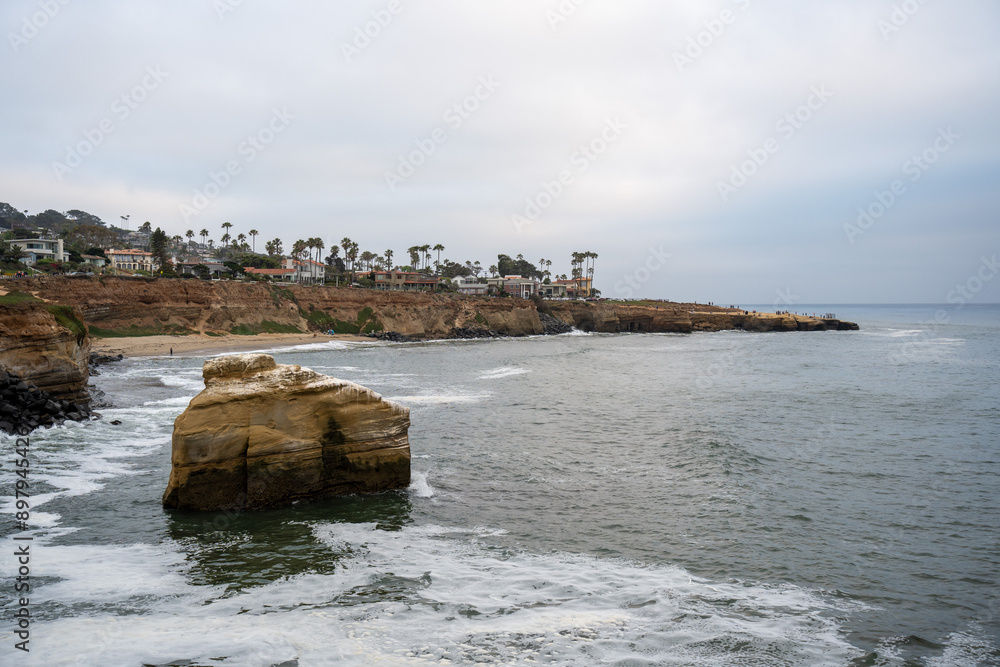 Pacific coast in California, San Diego city, Sunset Cliffs beach, sunsets over the ocean, summer evening, cliffs on the shore Pacific coast in California, San Diego city, Sunset Cliffs beach, sunsets over the ocean, summer evening, cliffs on the shore