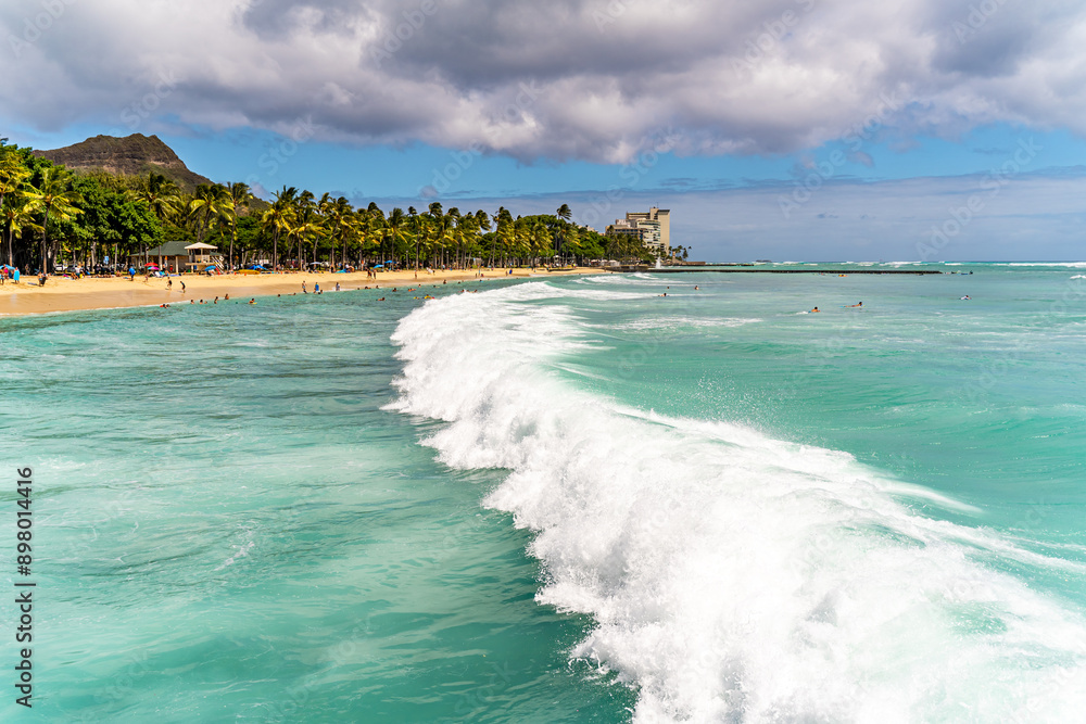 Fototapeta premium View of Waikiki Beach with people relaxing.