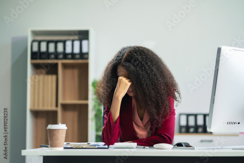 Obraz na plátně Business woman are under stress from working for poor work, failed work