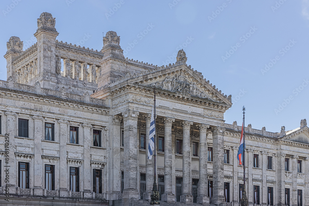 Obraz premium View of the Legislative Palace of Uruguay in the center of Montervideo