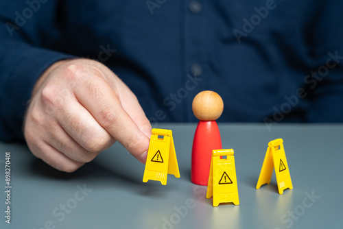 Foto To protect a toxic person from society