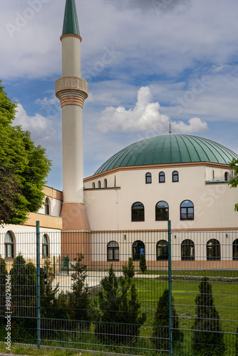 Obraz na płótnie Vienna Islamic Centre, located on the Danube River, Vienna, Austria w salonie