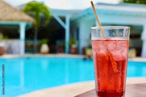 un verre Perrier grenadine