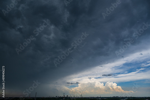 頭上を通り過ぎる積乱雲 photo