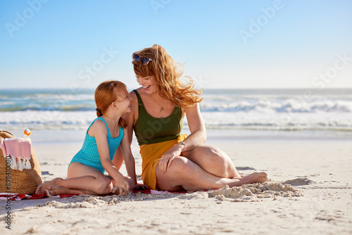 Canvas Print Mother and little girl having fun together by the sea