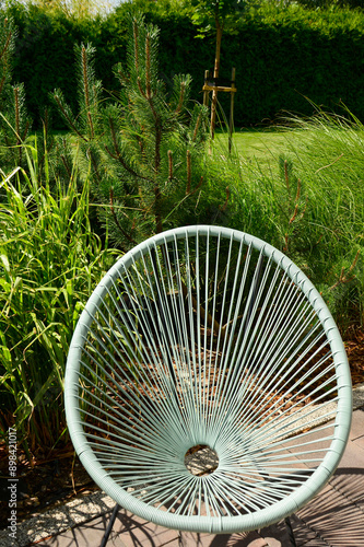 Obraz na płótnie fotel wypoczynkowy retro, fotel żyłkowy w ogrodzie, fotel żyłkowy Acapulco, retro lounge armchair, Acapulco armchair, Outdoor Seating Areas with Acapulco Chairs w salonie