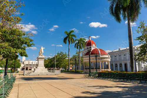 Fotografia Jose Marti park and capitol government building in cienfuegos colonial city in c