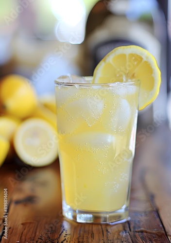 Refreshing Summer Lemonade with Lemon Slices and Ice