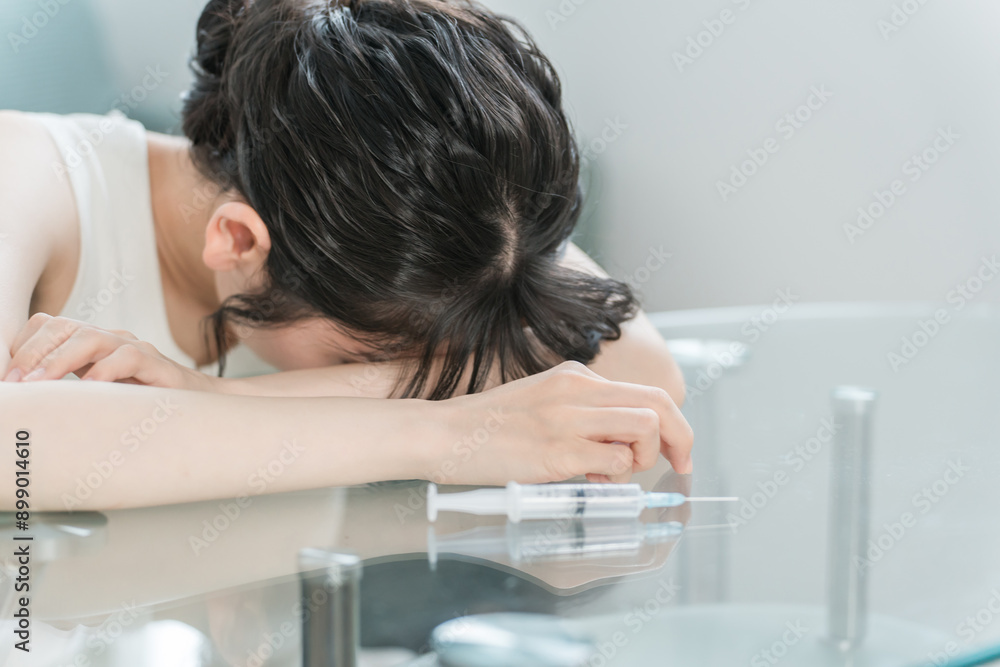 覚せい剤・覚醒剤・麻薬中毒・薬物乱用・薬物依存症のイメージ（注射器）
