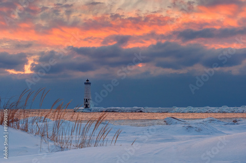 Frankfort North Pier Light photo