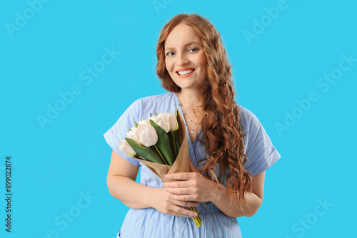 Beautiful redhead woman wit...