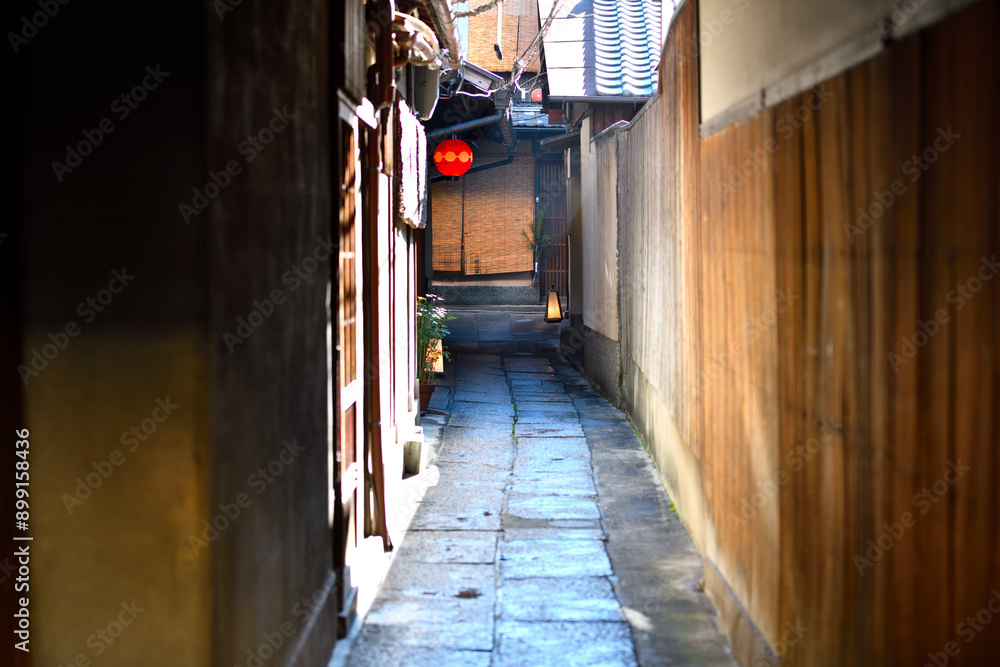 Fototapeta premium 京都の祇園の裏路地