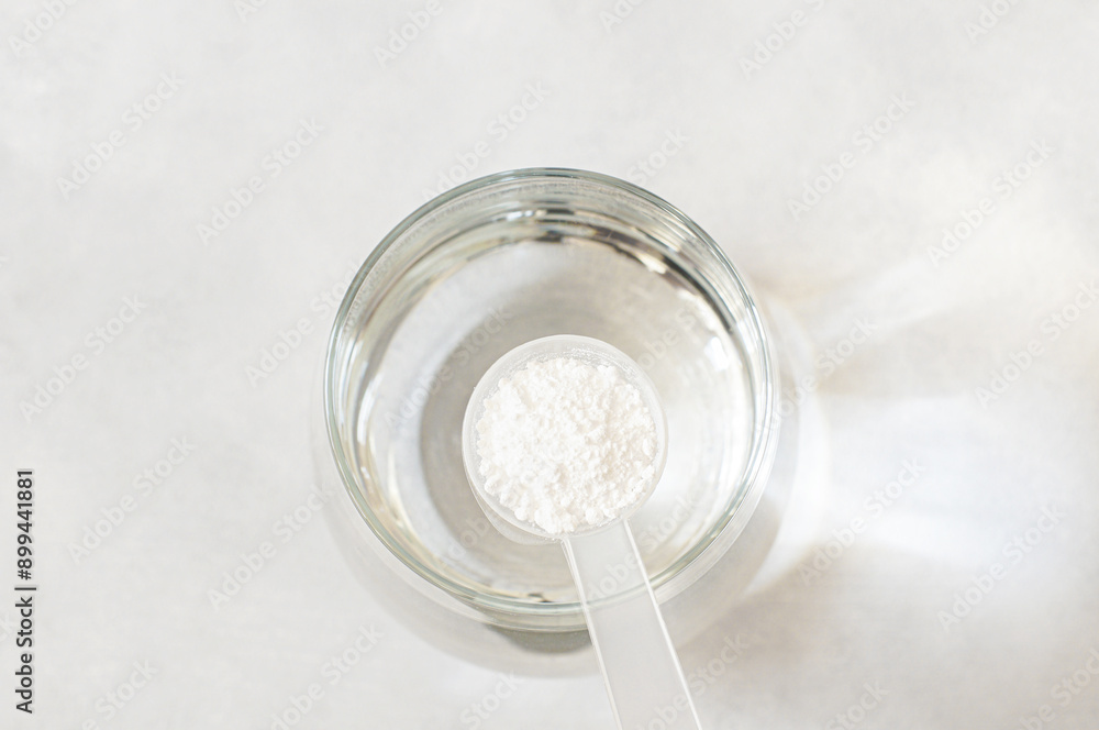Powdered magnesium oxide or sulfate in a medicine spoon, water soluble drug group Powdered magnesium oxide or sulfate in a medicine spoon, water soluble drug group