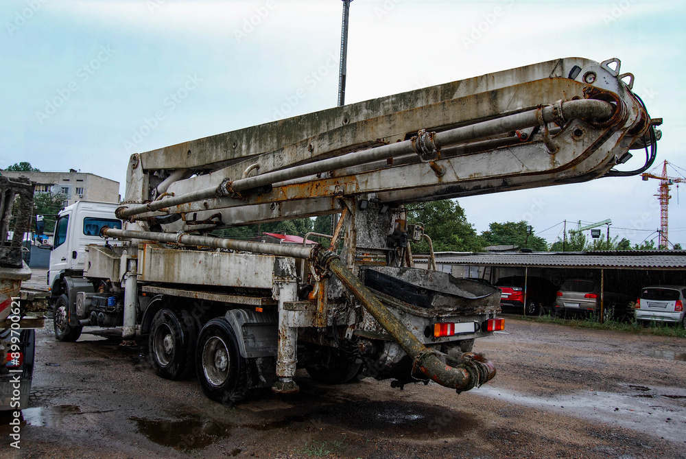 Special equipment - concrete pump.
This machine is designed for convenient delivery of concrete to various places on the construction site. Special equipment - concrete pump.
This machine is designed for convenient delivery of concrete to various places on the construction site.