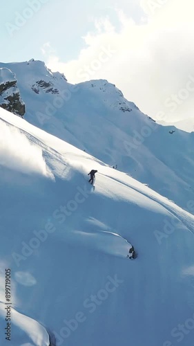 Ski & Snowboard - Invierno Patagonia - Montaña nevada - Drone Vertical