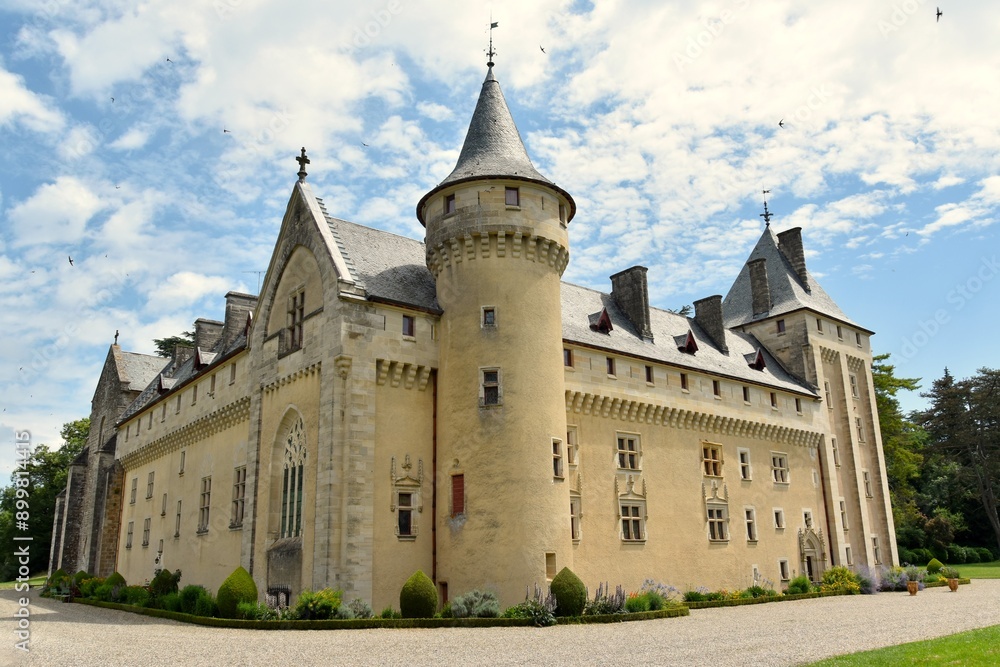 L’abbaye de Loc-Dieu vue depuis le parc L’abbaye de Loc-Dieu vue depuis le parc