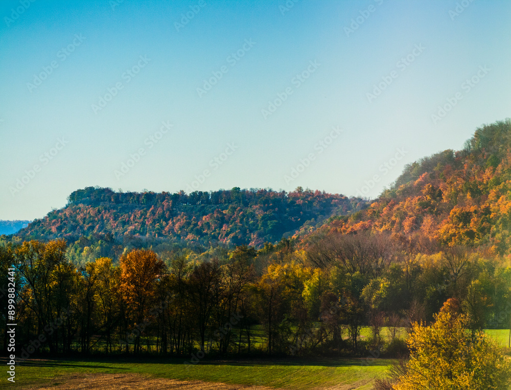 Obraz premium Autumn Colors on Hills in Southeastern Indiana