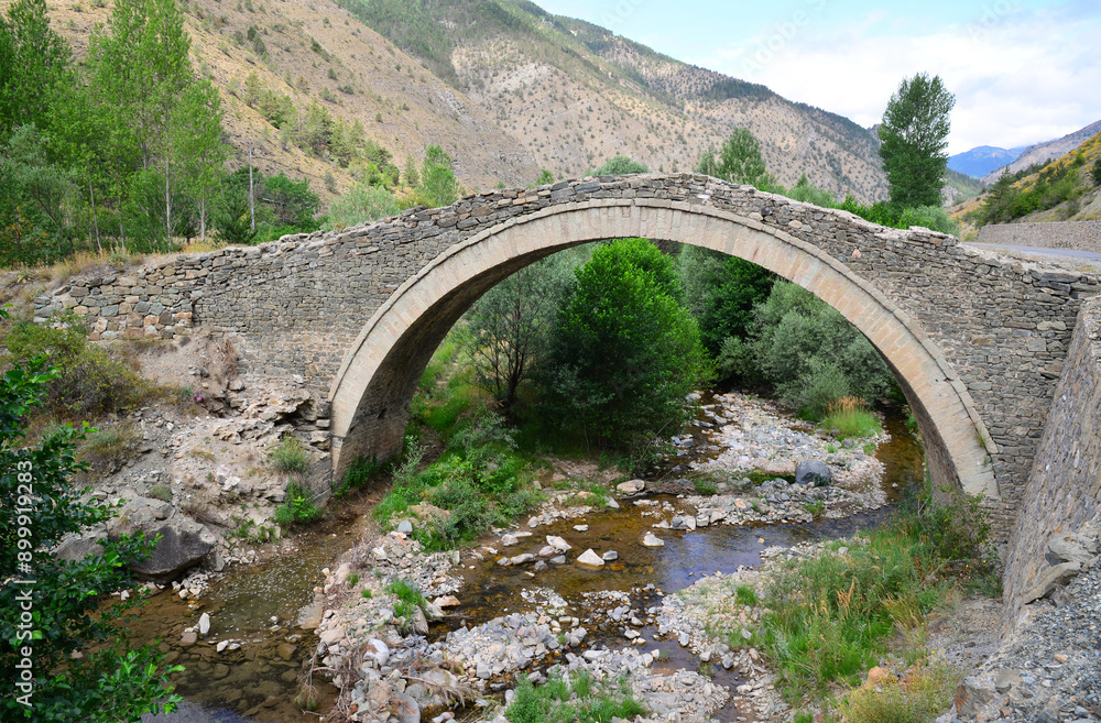 Bazbent Bridge, located in Gumushane, Turkey, was built during the Ottoman period.
Bazbent Bridge, located in Gumushane, Turkey, was built during the Ottoman period.