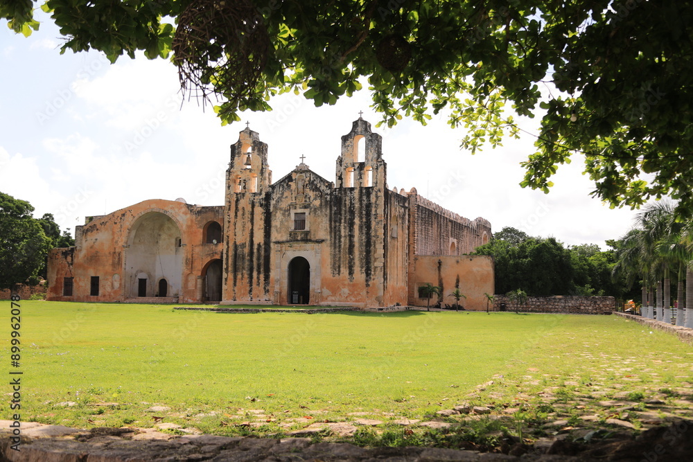Fototapeta premium cathedral of manì, yucatan, mexico