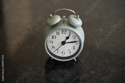 Wallpaper Mural Réveil horloge alarme Torontodigital.ca