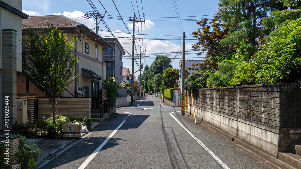 真夏の住宅街