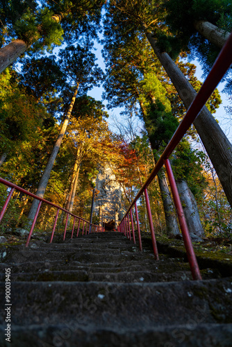 中之嶽神社の紅葉と朝焼け