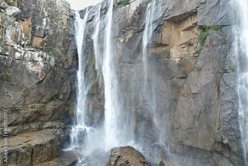 Cuadro en lienzo Aerial photo of Blencoe Falls Queensland Australia