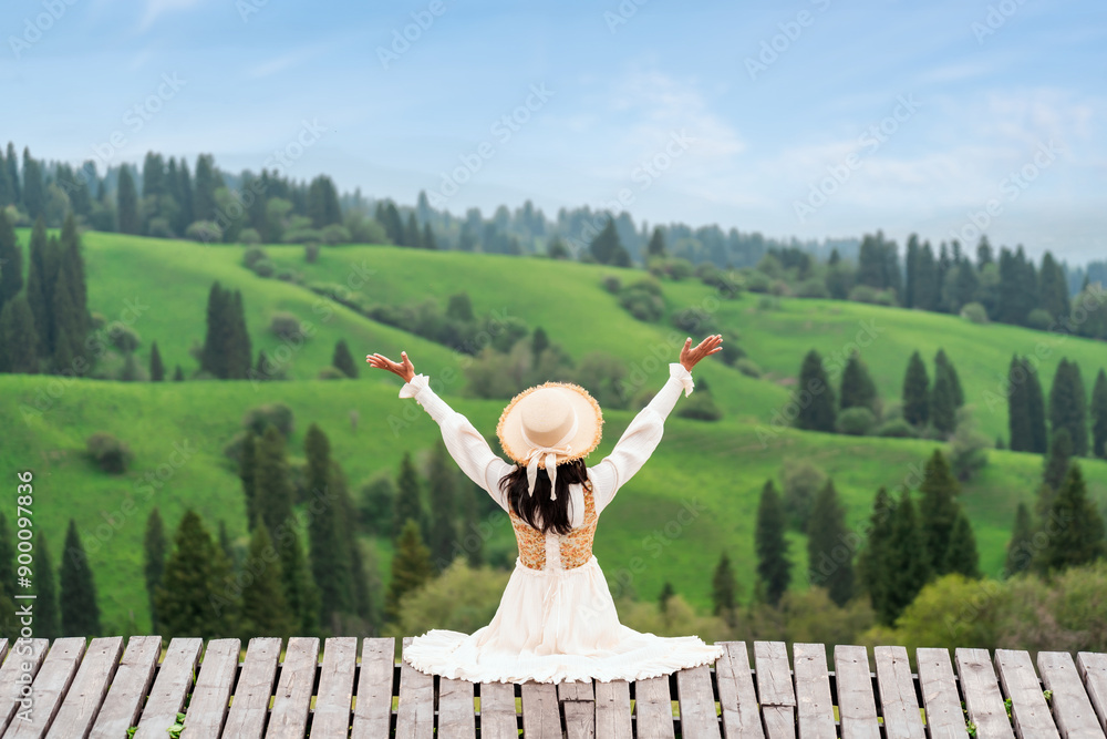 Φωτογραφία Young woman traveler relaxing and enjoying beautiful Scenery landscape with flow