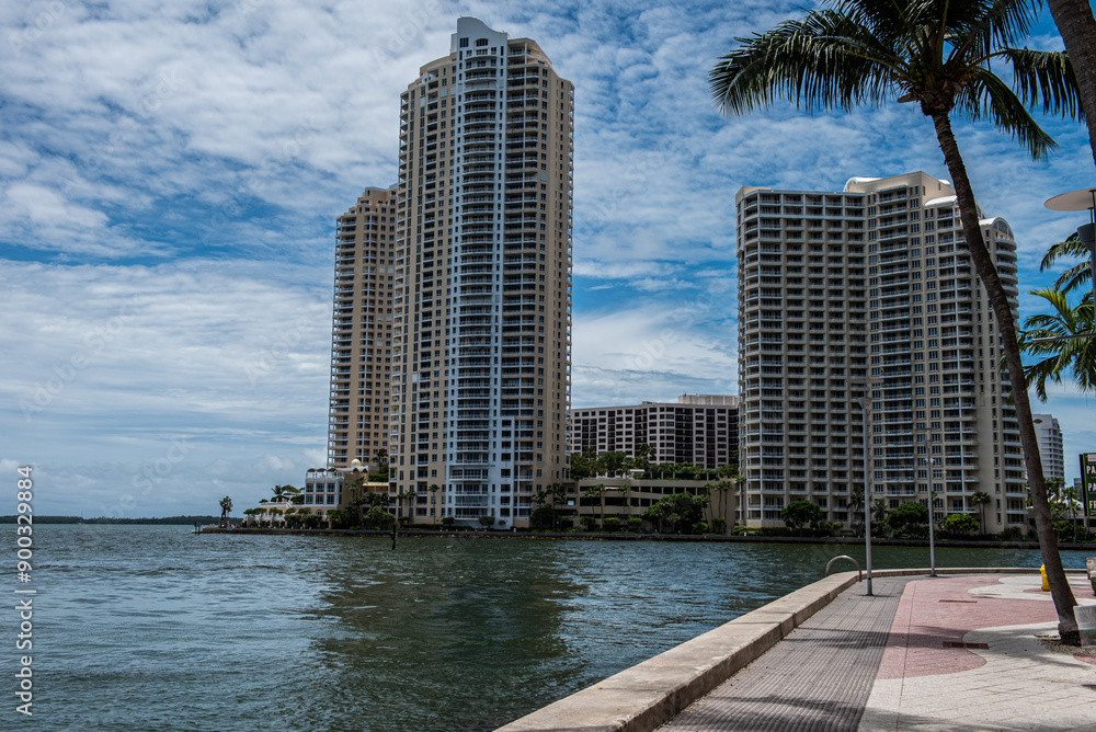 Fototapeta premium Walking in a hot summer day through Brickell in Miami, Florida